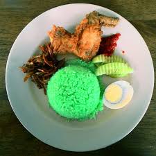 Lately a lot of blogger friends serving pandan nasi lemak (coconut fragrant rice with screwpine leaves extract). Photos At Nasi Lemak Pandan Cafe Limbang Sarawak