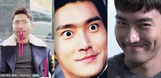 Seseorang yang berjenggot lebat menengadahkan kepala hingga jenggotnya seperti rambut. Bikin Ngakak 10 Wajah Idol Pria Ini Sering Jadi Bahan Meme Oleh Fans