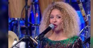 Mais les paroles affichées ne sont pas complètes. Jessie Fasano La Choriste De N Oubliez Pas Les Paroles N Est Pas N Importe Qui Photos