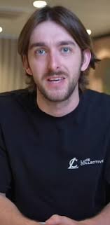 Dragons' Den-backed fashion business closes a year after £100K investment  from Steven Bartlett as owner blames break-in