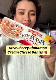 Strawberry 🍓 Cinnamon Cream Cheese Danish 👩‍🍳💕♥️ #danish #puffpastry  #strawberries #creamcheese #baking #foodie #recipe #recipesforyou #holiday  #newyears #sahwlife
