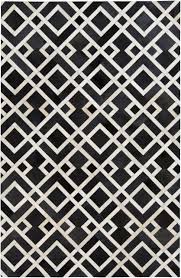 In A Bold Contrasting Geometric Design This Hair On Hide Collection Pushes The Boundaries Of Leather Construction Trail Trl 1130 Dokular Halilar Desenler