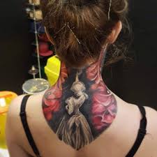 Настя каменских показала фото с maluma. Corona Tattoo En El Cuello Hombre