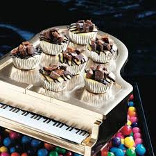 Start your party an hour or so earlier than the awards show so people can snack and sing along. 33 Grammy Awards Party Ideas Grammy Awards Party Awards Party Party
