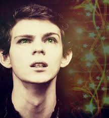 Pin By Payton Bradley On Peter Pan Once Upon A Time Robbie Kay Peter Pan Ouat Robbie Kay Peter Pan