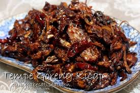 Asam pedas ayam biasanya agak berminyak disebabkan minyak yang turun dari ayam tersebut. Curlybabe S Satisfaction