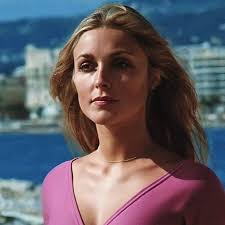 sharontate On the set of The Thirteen Chairs (1969)