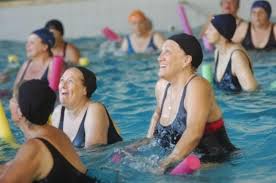 Resultado de imagen de juegos para la natacion recreativa en adultos