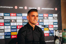 Rafael santos borré is known for his work on conmebol libertadores (2019), superliga argentina de fútbol . Freue Mich Auch Darauf Deutsch Zu Lernen Eintracht Frankfurt Profis