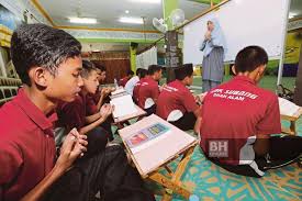 Hal ini karena peran penduduk adalah sebagai subyek dan. Peminggiran Agama Halang Kebahagiaan Manusia