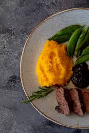 Hirschfilet Mit Pflaumensauce Und Kurbisstampf Babyrockmyday Com Rezept Hirschfilet Pflaumensauce Lebensmittel Essen