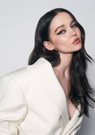 Mandy Farmer's Instagram, Twitter & Facebook