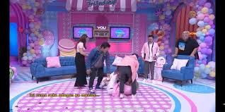 Видео viral denise christa artis tiktok!! Nikita Mirzani Stabbed Denise Chariesta Until She Rolled Onto The Floor