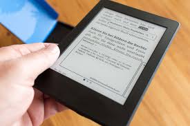 Der neue kindle mit frontlicht kostet knapp 80 euro. Ausfuhrlicher Test Der Neue Kindle Paperwhite 3 Von Amazon 2015 18 Literaturcafe De