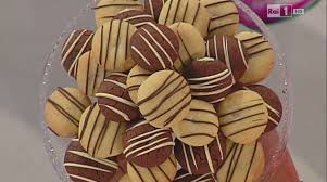 L'impasto base di questi biscotti ripieni al cocco è morbido, si scioglie in bocca, una bontà e sono senza lievito. La Ricetta Dei Frollini Ripieni Al Cioccolato Di Anna Moroni Per Dolci Dopo Il Tiggi Ultime Notizie Flash