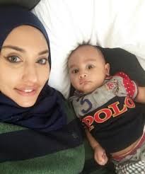 Satu hantaran yang dimuat naik bekas pelakon, zarina anjoulie dalam instagram miliknya hari ini mencetuskan tanda tanya selepas memberi bayangan bahawa dia. Zarina Anjoulie Disahkan Sudah Bercerai Iluminasi