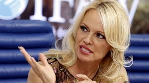 Pamela Anderson verbaast zichzelf met zangtalent