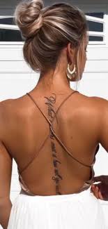 Beautiful Tattoo Ideas To Dress Your Spine Beautiful Tattoo Ideas To Dress Your Spine Tattoo Tattoo In 2020 Tatowierungen Tattoo Rucken Frau Madchen Bein Tattoos