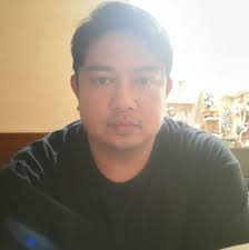 What are the disadvantages of a curved monitor?