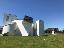 Former vitra ceo, and son of vitra founders willi and erika fehlbaum, rolf fehlbaum founded the museum in 1989 as an independent private foundation. Grosse Liebe Fur Schones Ein Besuch Im Vitra Design Museum Flowers And Candies De