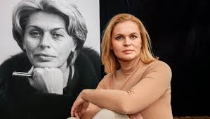 Barbara Nowacka szczerze o mamie, katastrofie smoleńskiej i dzieciństwie:  „Nadal bardzo boli”