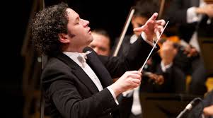 Gustavo dudamel (ga) venezuelski dirigent in violinist (sl); Dudamel Conducts Dvorak S Symphony No 9