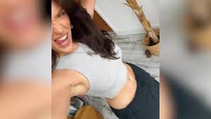 Molly Marsh shows off her new brunette hairstyle