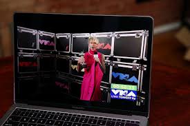 Get the latest machine gun kelly news, articles, videos and photos on the new york post. Machine Gun Kelly Wins Best Alternative Music Video At 2020 Vmas