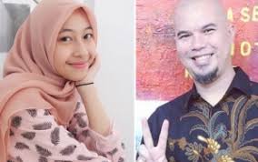 Adiba yang merupakan putri pertama ustadz uje dan pipik ini memang kabarnya dekat dengan pesepak bola muda berbakat, egy maulana vikri. Heboh Putri Umi Pipik Antar Egy Maulana Ahmad Dhani Pamer Video Mulan Ala Keraton Topik Pagi