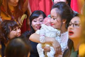 Tôi nghĩ sẽ cảm hóa một người con người như. Tiá»‡c Ä'áº§y Thang Con Gai Xa Hoa Cá»§a Diá»…n Vien Hoang Yáº¿n