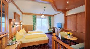 With our live cams you always get first impressions of the skiing & hiking destination hauser kaibling. Hotel Zimmer Preise Herrschaftstaverne Haus Im Ennstal