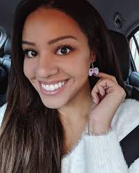 Elle Osili Wood Elleosiliwood Fotos E Videos Do Instagram Playstation Controller Instagram Earrings