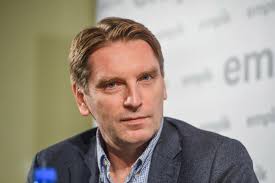 The confident tomasz lis was very impressive, with characterful playing style, finding amazing light and shade in the piano parts. Podziekowalbym Za Zdobycze Medycyny Zastanawiajace Slowa Lisa
