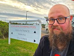 Happy Tynwald weekend! The town hall is looking excellent at night with the  light projection doing a fine job of proving that whithersoever you throw  it, it will stand. #loveramsey #LaaTinvaalSonneyDiu