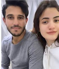 ويترقب مسئولو الأهلى إرسال اتحاد الكرة تكاليف علاج حمدى فتحى بعد إصابته فى معسكر المنتخب قبل عدة أشهر، حيث أرسل الأهلى ملفا شاملا لاتحاد الكرة عن تفاصيل العملية. Ù‚ØµØ© ØµÙˆØ± Ø­Ù…Ø¯Ù‰ ÙØªØ­Ù‰ Ø£Ø­Ø¯Ø« Ø¹Ø±ÙŠØ³ ÙƒØ±ÙˆÙ‰ ÙÙ‰ Ø²Ù…Ù† Ø§Ù„ÙƒÙˆØ±ÙˆÙ†Ø§ Ù…Ø¹ Ø§Ù„Ù†ØµÙ Ø§Ù„Ø­Ù„Ùˆ Ø§Ù„ÙŠÙˆÙ… Ø§Ù„Ø³Ø§Ø¨Ø¹