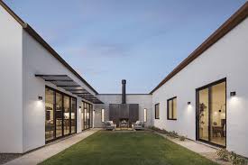 When you you choose modern courtyard home eaglemont it also occurs. Modern Desert House With Courtyard In Phoenix