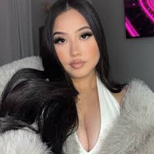 Shanise Davis's Instagram, Twitter & Facebook