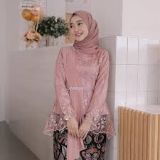 Kebaya oberteil 3 ein kebaya ist eine traditionelle blusenkleidkombination das ursprünglich aus majapahit kommt ( jetzt : Modern Javanese Blouse Maura Kabaya Modern Javanese Blouse Latest Models Invitation Kebaya Kebaya Enjella Shopee Singapore