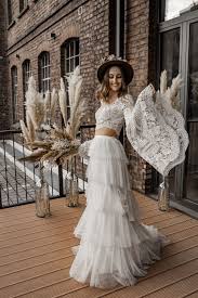 Eine Wunderschone Boho Hochzeitsinspiration Voller Trockenblumen In 2020 Hochzeitsinspirationen Kleid Hochzeit Hochzeit