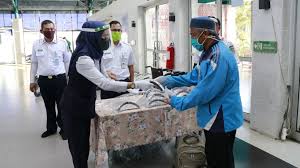Berita terkini indonesia, internasional seputar politik, ekonomi, entertainment, sepak bola, bulutangkis dan berita sekitar anda Ingin Berliburan Naik Kereta Api Penumpang Bisa Tes Rapid H 1 Suara Sumsel