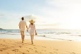 Didukung dengan baju casual dengan warna putih membuat aura foto lebih nyaman dan. 5 Padu Padan Busana Untuk Prewedding Di Pantai Ini Bisa Kamu Coba Lho Bukareview