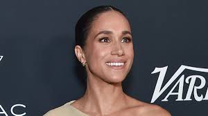 Meghan Markle dressed similarly to Princess Diana. Critics were quick to  voice their disdain, seemingly ignoring the possible deeper meaning of  Meghan's look. Read More Below ⬇️