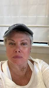 American citizen in Crete after husband's death