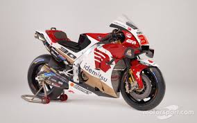 The move was made possible following jorge lorenzo's retirement. Lcr Reveals Livery For Takaaki Nakagami S 2021 Motogp Bike