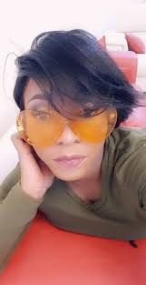 C'est le week-end ... rajoutons un peu plus de couleurs au style! Bisous  là-bas 💋 Max de Love 🧡 Des news soon Restez connectés mes fanas Makeup  par Stéphy Guedou #FanaFanaLady #ModernAmazon #