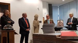 With a balance sheet total of eur 2.2 billion in 2002 and upwards of 130,000 customers, kölner bank is one of the 15 largest of about 1,500 volksbanks and raiffeisenbanks in germany. Koeln Magazin Das Auf Und Ab Einer Genossen Bank Neues Buch Uber 150 Jahre Kolner Bank