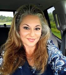 Who can do grey blending hair color in Bend, Oregon?