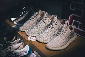 Terdapat jenama kasut sukan yang dikenali dan mempunyai kualiti yang tinggi seperti adidas, asics, puma, mizuno dan sebagainya. 5 Sneakers Paling Mahal Di Dunia Iluminasi