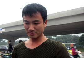 Tụt quần thách thức, mang dao chọc tiết phòng thân