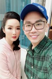 Ít ai biết rằng anh cũng từng góp phần tạo nên thành công cho mv của hoàng thuỳ tối ngày 9/3, thông tin chuyên gia trang điểm phan minh lộc qua đời ở tuổi 35 đã khiến cho nhiều nghệ sĩ không khỏi bàng hoàng. Hinh áº£nh Make Up Cho Nha PhÆ°Æ¡ng Bá»‹ Che Xáº¥u Chuyen Gia Trang Ä'iá»ƒm Phan Minh Lá»™c Ä'ap Tráº£